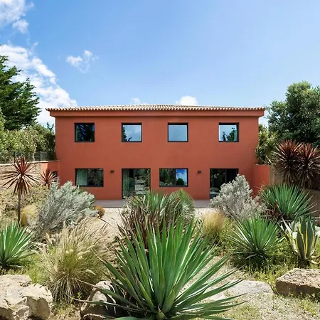 Villa Garden Seaside By Cadenzalux